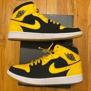 Jordan 1 Mid “New Love”